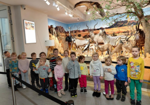 Dzieci z wizytą w Muzeum Przyrodniczym.