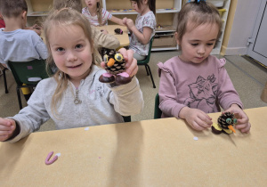 Oto nasze ludzi z szyszek i plasteliny.