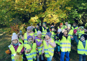 Spacer po okolicy z lupami - oglądanie owadów.