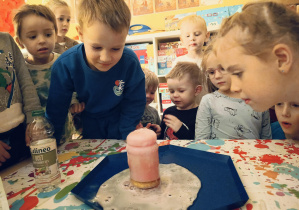 Eksperymenty w naszej grupie - wulkan.