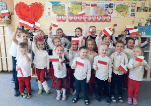 Zdjęcie grupowe z okazji Święta Niepodległości.