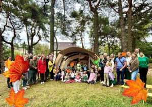 Grupowe zdjęcie na warsztatach integracyjnych z Rodzicami.